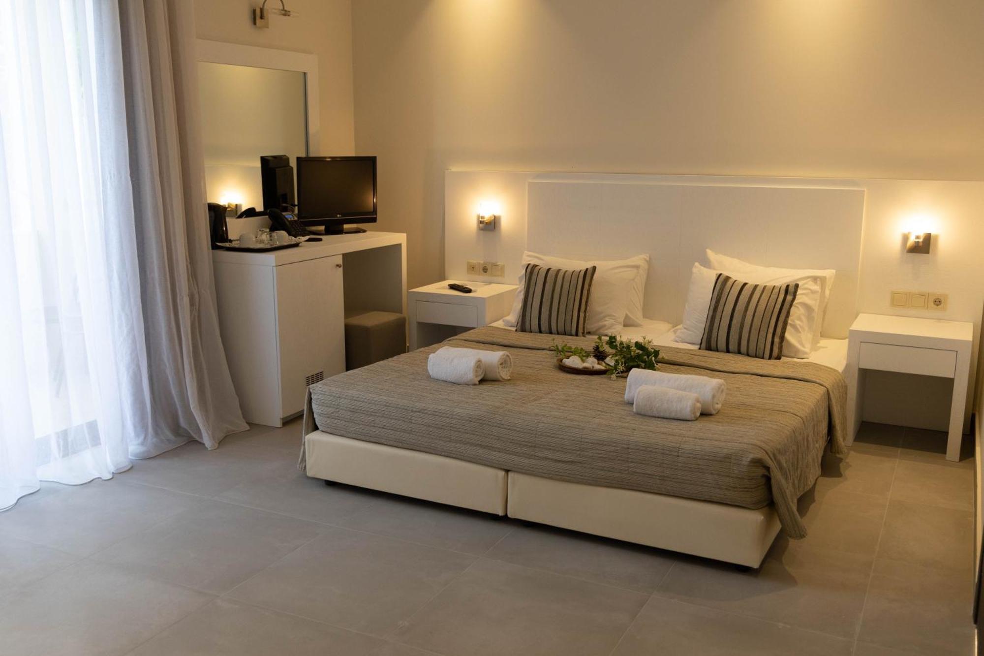 Eva Mare Hotel & Suites - Adults Only อาเยีย เปลาเยีย ภายนอก รูปภาพ